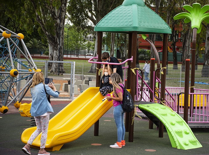 PATIOS Y PLAZAS DE JUEGOS